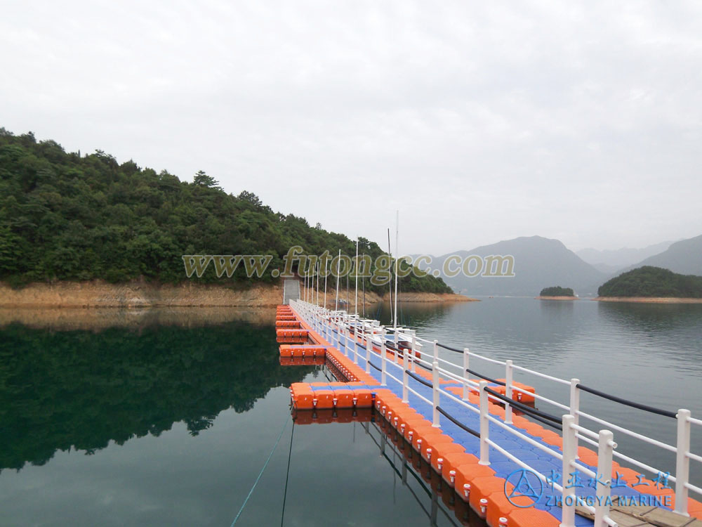 江西柘林湖水上浮橋