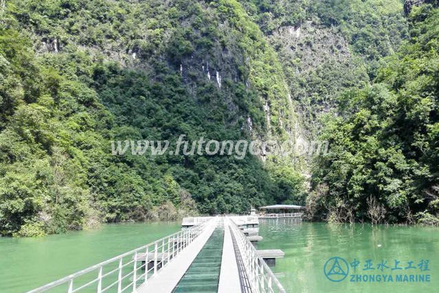 重慶云陽(yáng)清水湖玻璃浮橋