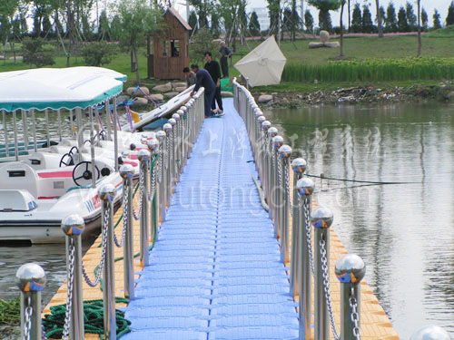 臨海洛河公園浮橋