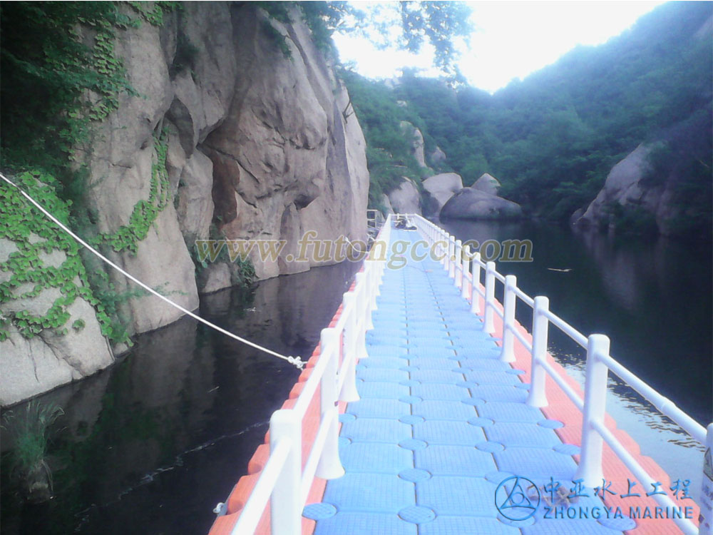 河南駐馬店嵖岈山景區(qū)浮橋