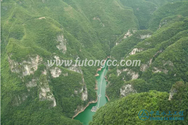 重慶云陽(yáng)清水湖玻璃浮橋